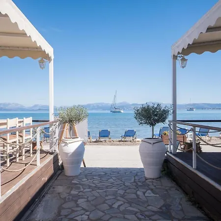 Oda ve Kahvaltı Christina Beachfront By Hotelius Petrití