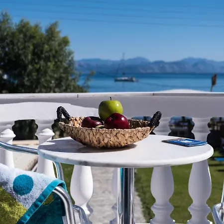 Oda ve Kahvaltı Christina Beachfront By Hotelius Petrití