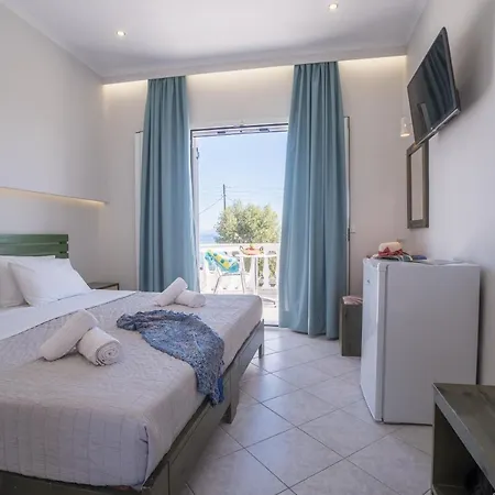 Christina Beachfront By Hotelius Oda ve Kahvaltı Petrití