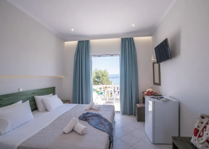 Christina Beachfront By Hotelius Bed & Breakfast Petrití