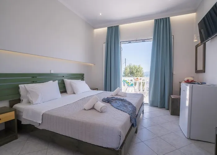 Christina Beachfront By Hotelius 3* Petrití