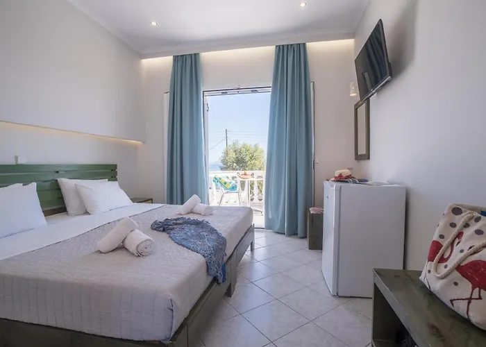 Christina Beachfront By Hotelius Bed & Breakfast Petrití