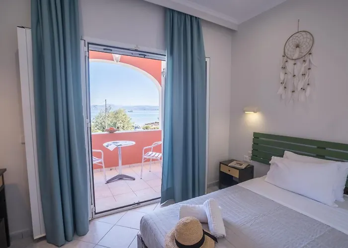 Christina Beachfront By Hotelius 3* Petrití