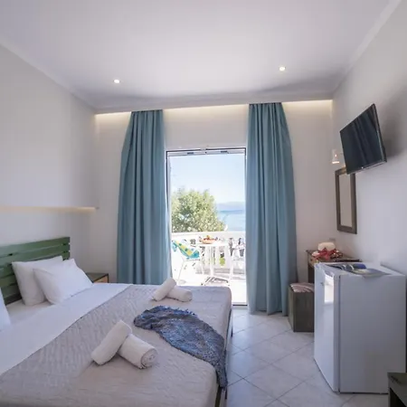 Christina Beachfront By Hotelius Oda ve Kahvaltı Petrití
