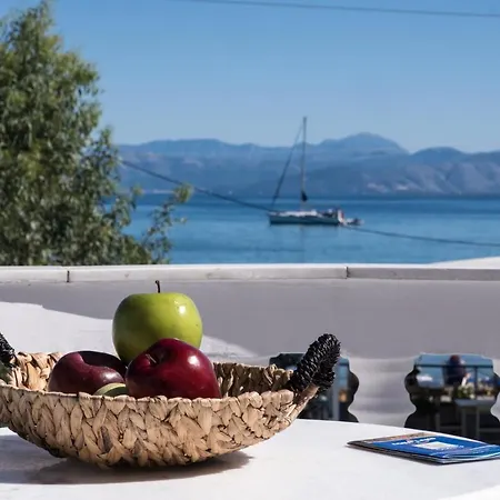 Christina Beachfront By Hotelius Oda ve Kahvaltı Petrití